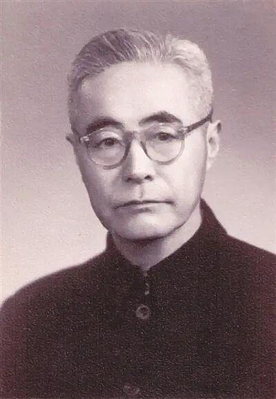 顾颉刚回忆：西北之行的感悟与反思  一


七七事变后，顾颉刚与中英庚款总会的人