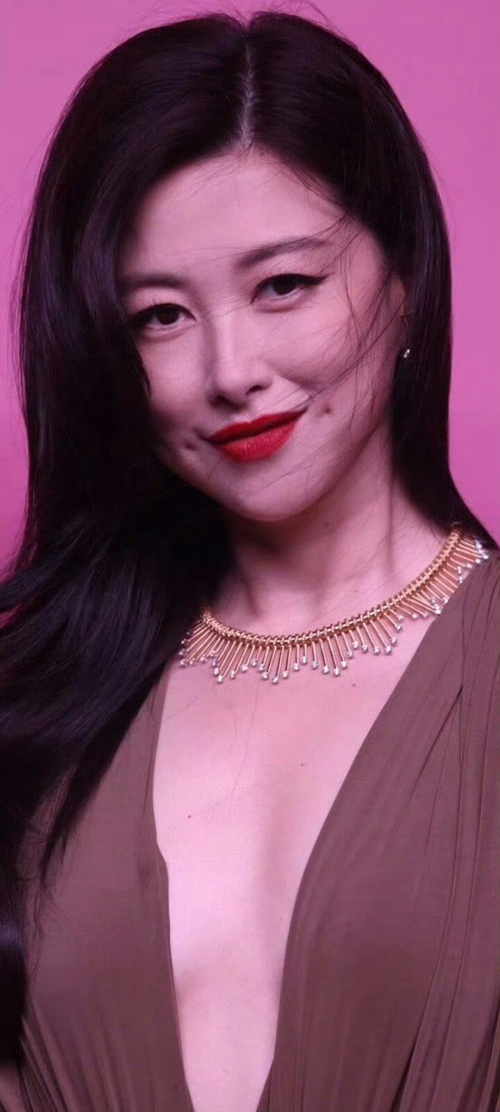朱珠真是太有女人味了这张脸真的适合保养！ 