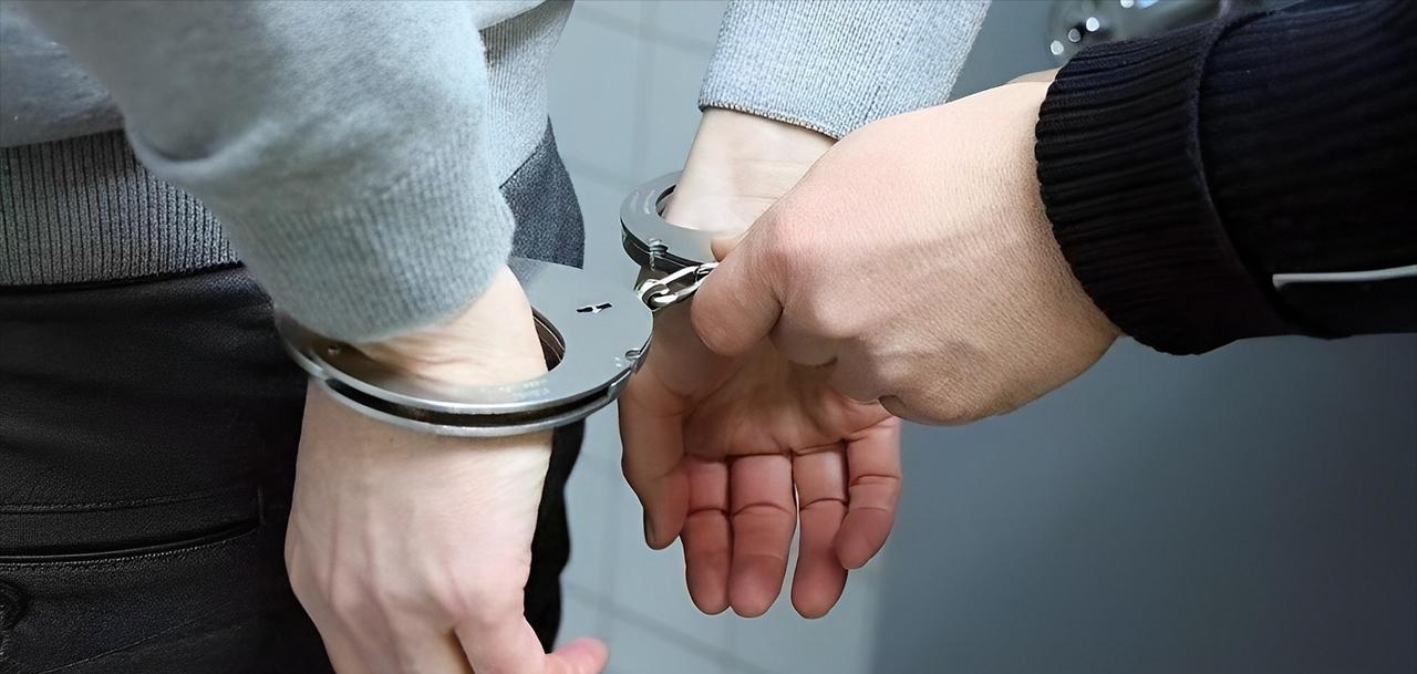 河南中牟，男子在3年间与一足浴店女技师多次发生关系，而后因为缺钱在与对方发生关系