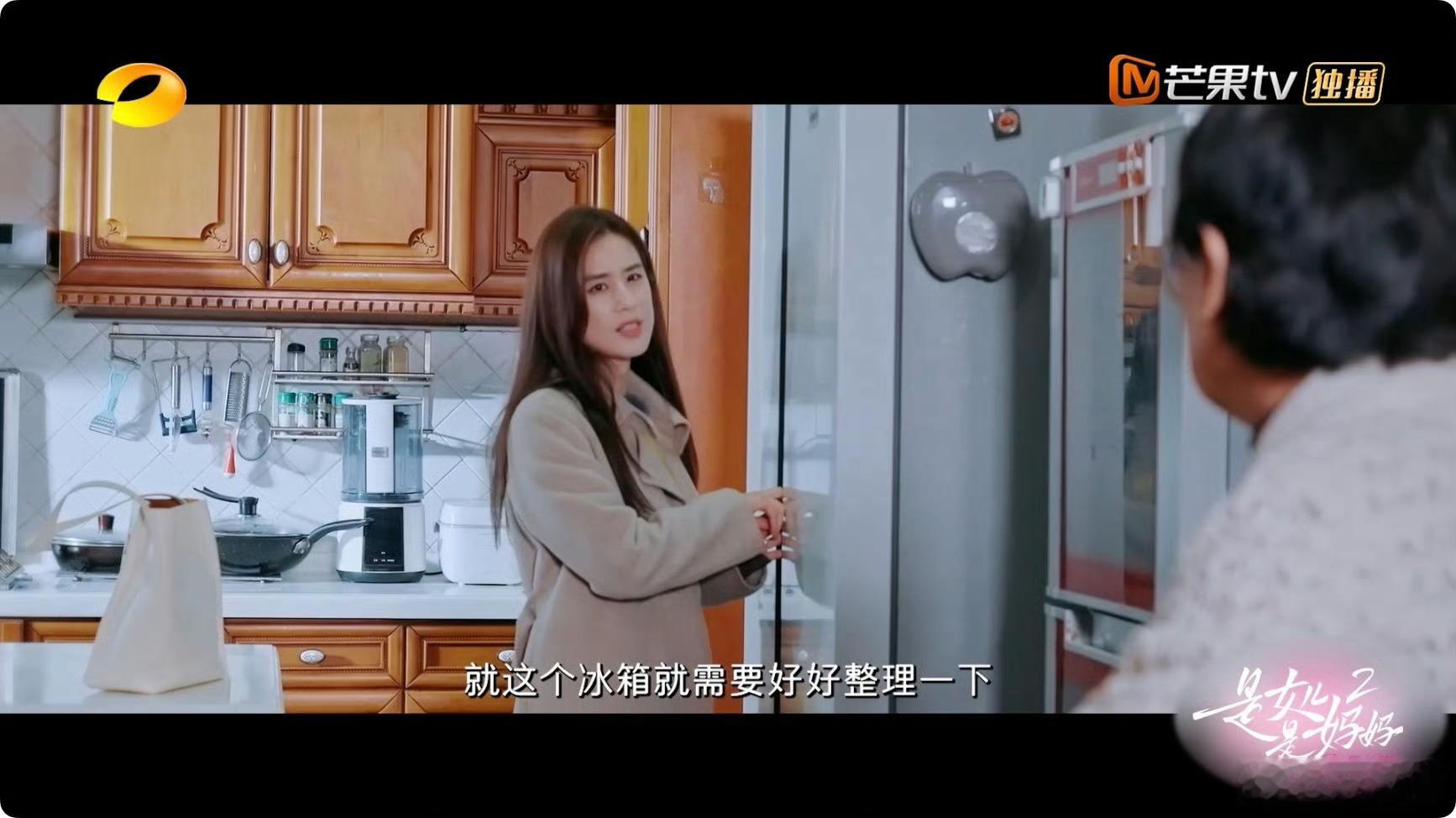 黄圣依和妈妈相处方式这段真的好抓马，黄圣依想请阿姨照顾妈妈，妈妈坚决不同意，甚至
