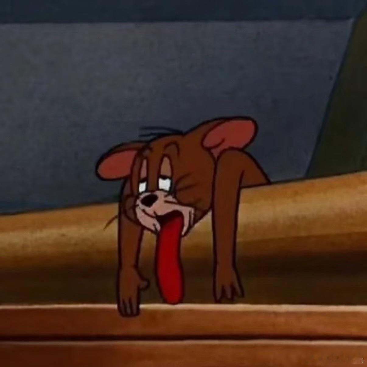 我就是一个低精力的人，不过现在想想好像确实是后天的。小时候我还是很爱到处出去玩的