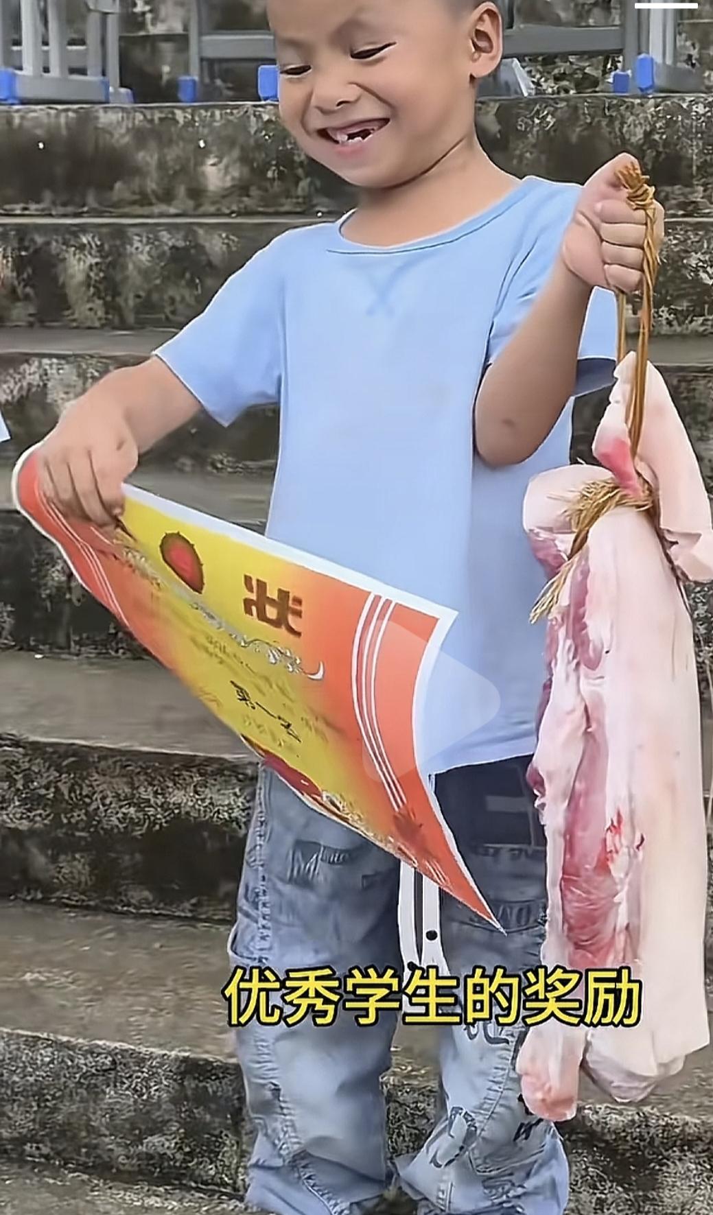 用肉当奖品有多新奇？
你没想到，我也没想到，可是有个学校想到了。
 
据报道，贵