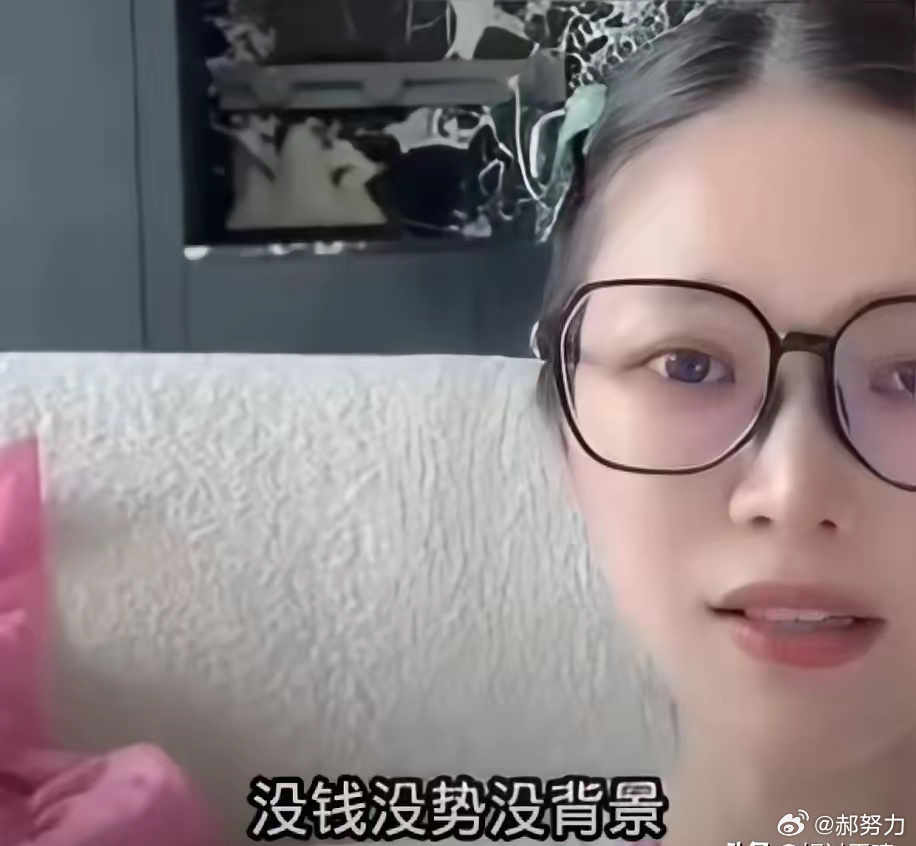 杜淳老婆王灿在直播时说：“我当不了演员的原因是接受不了潜规则，刚毕业的时候很多不