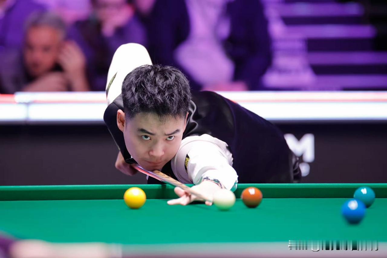 斯诺克：2025英锦赛正赛首日战报，斯佳辉晋级16强！
北京时间11月29日至次