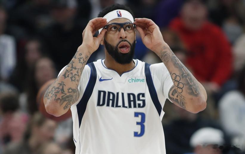 浓眉接受媒体采访时坚称，他并未对被交易至奇才感到不满。浓眉否认自己对被交易至奇才