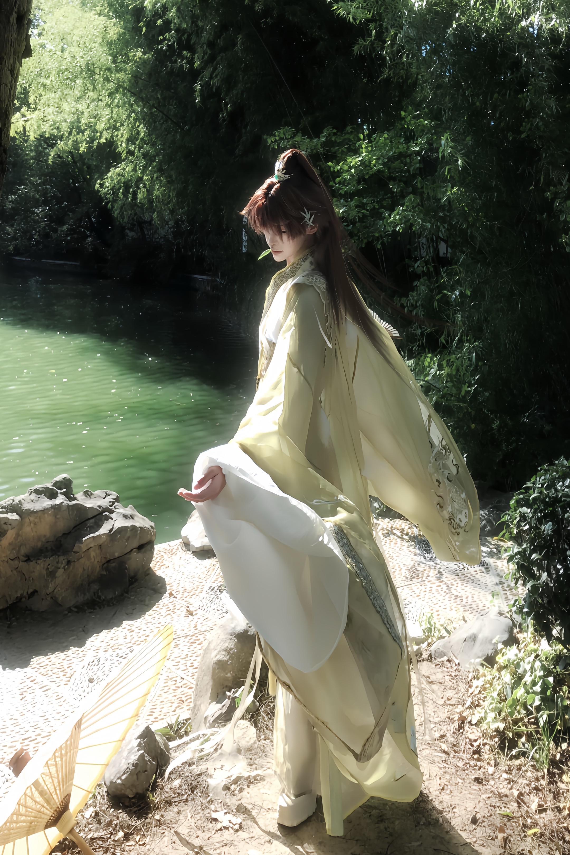 出水芙蓉弱官人。