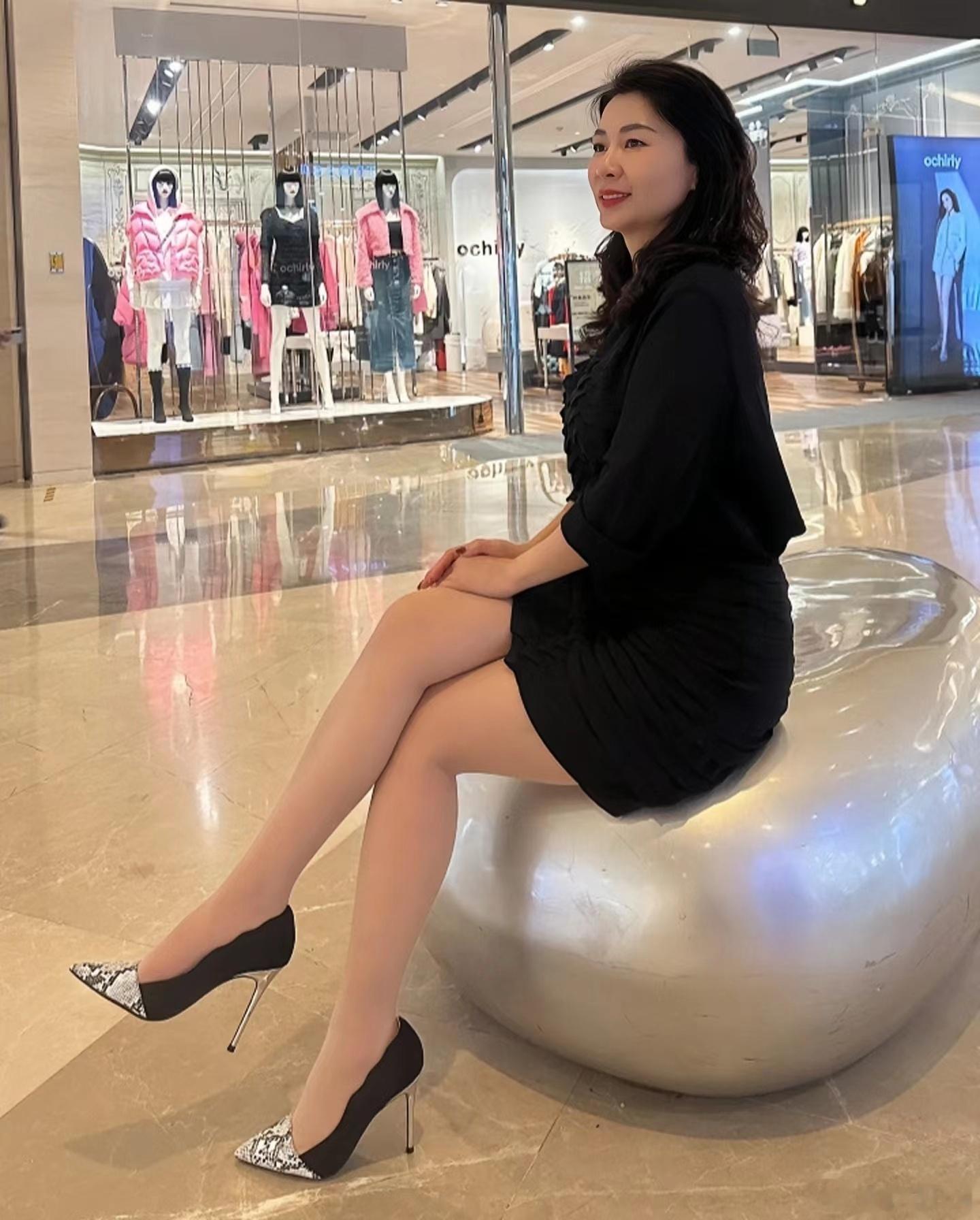 小燕子阿姨美腿 ​​​