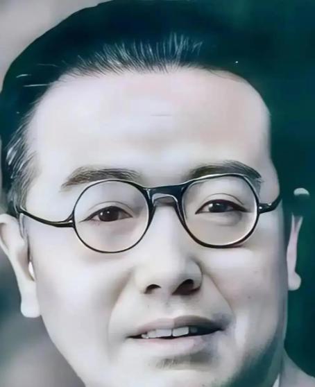 大庆油田发现者谢家荣吞下一整瓶安眠药，在睡梦中离世，第二天，妻子吴镜侬在他身边发
