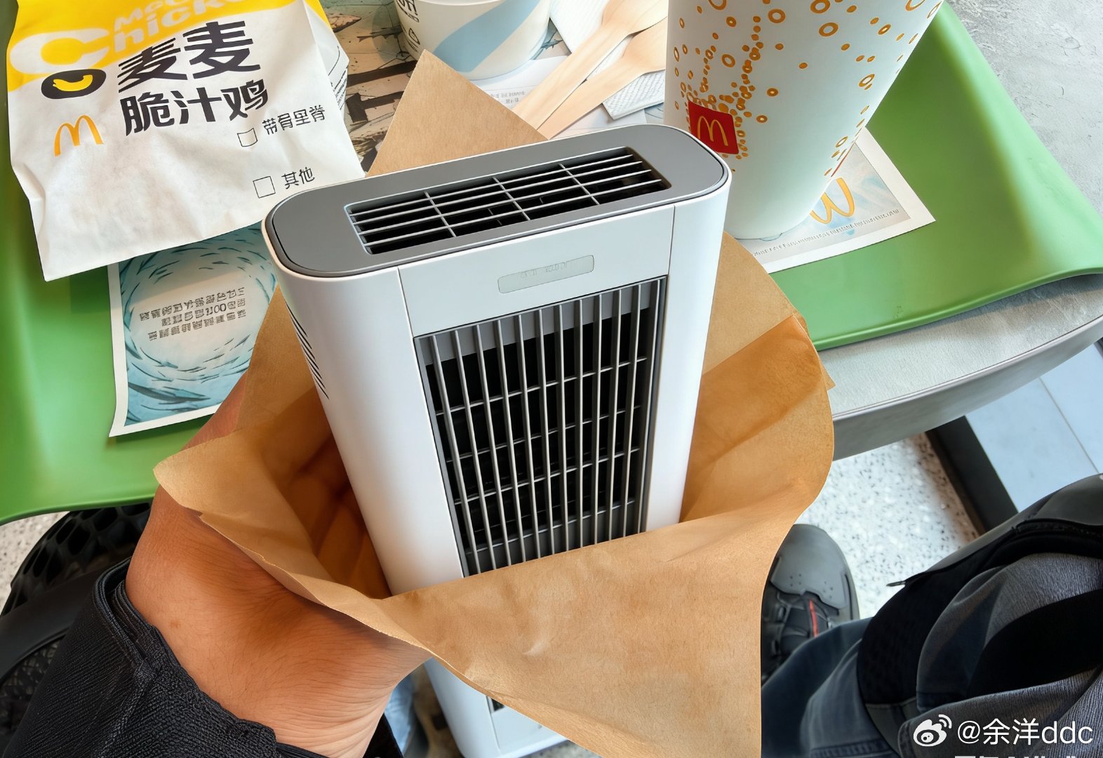 它看上去是汉堡，其实他是个空调