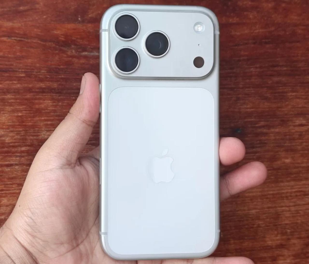 苹果手机卖这么贵，iPhone 18 Pro涨价至少一千，为什么依旧这么多人愿意