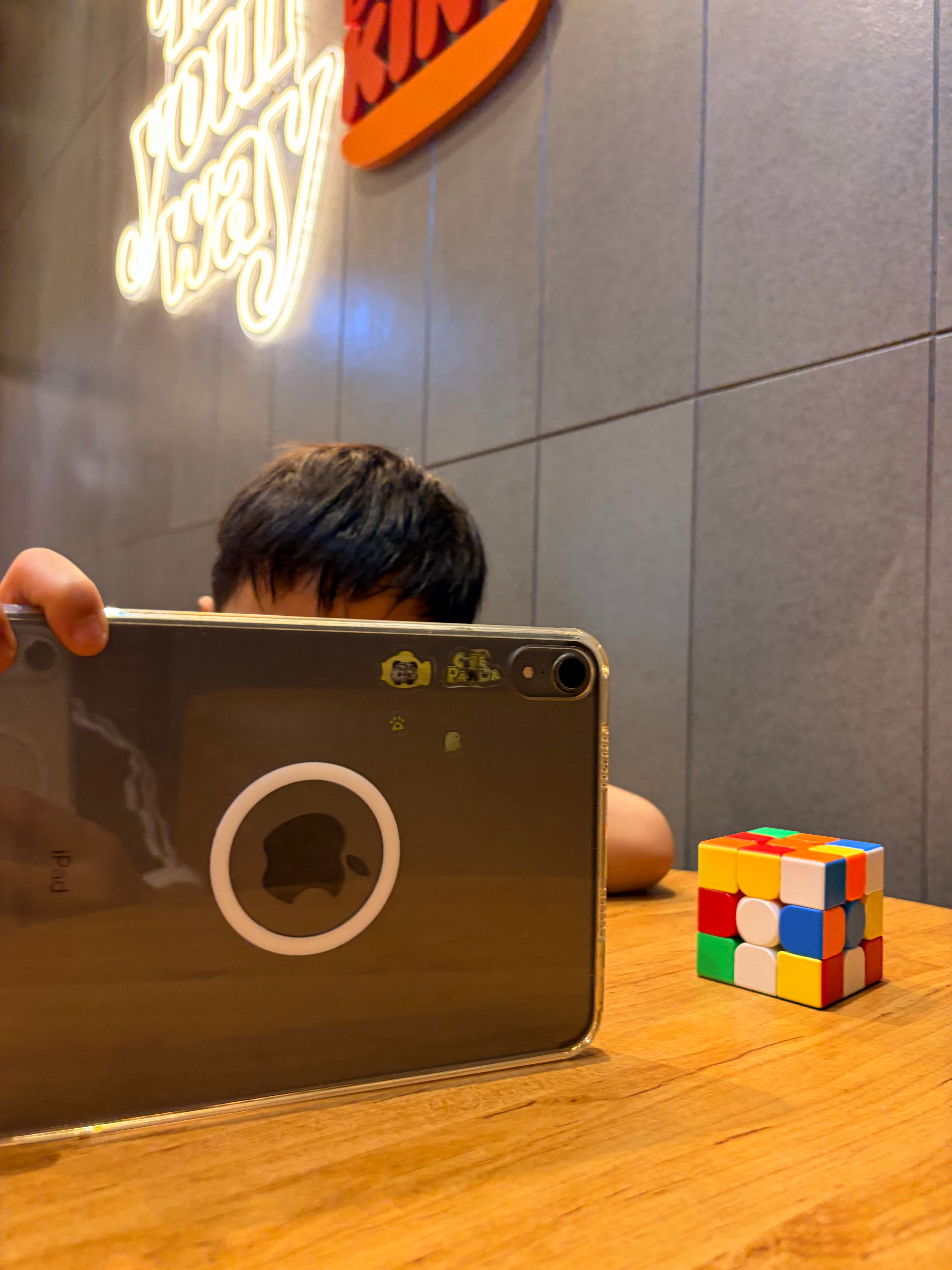 暑假这一个月，看能不能让他喜欢并自学魔方