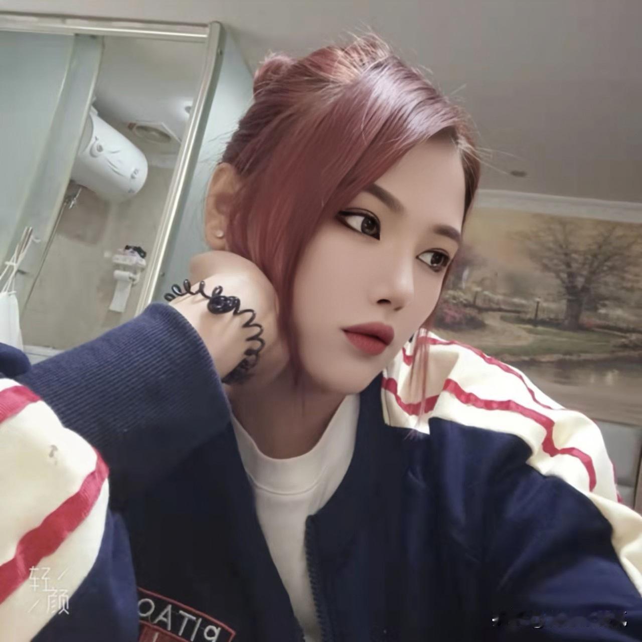 失业中，天天呆在家哪都不想去，
时常一个人发呆可笑吧[笑哭]，
友友们，有啥好工