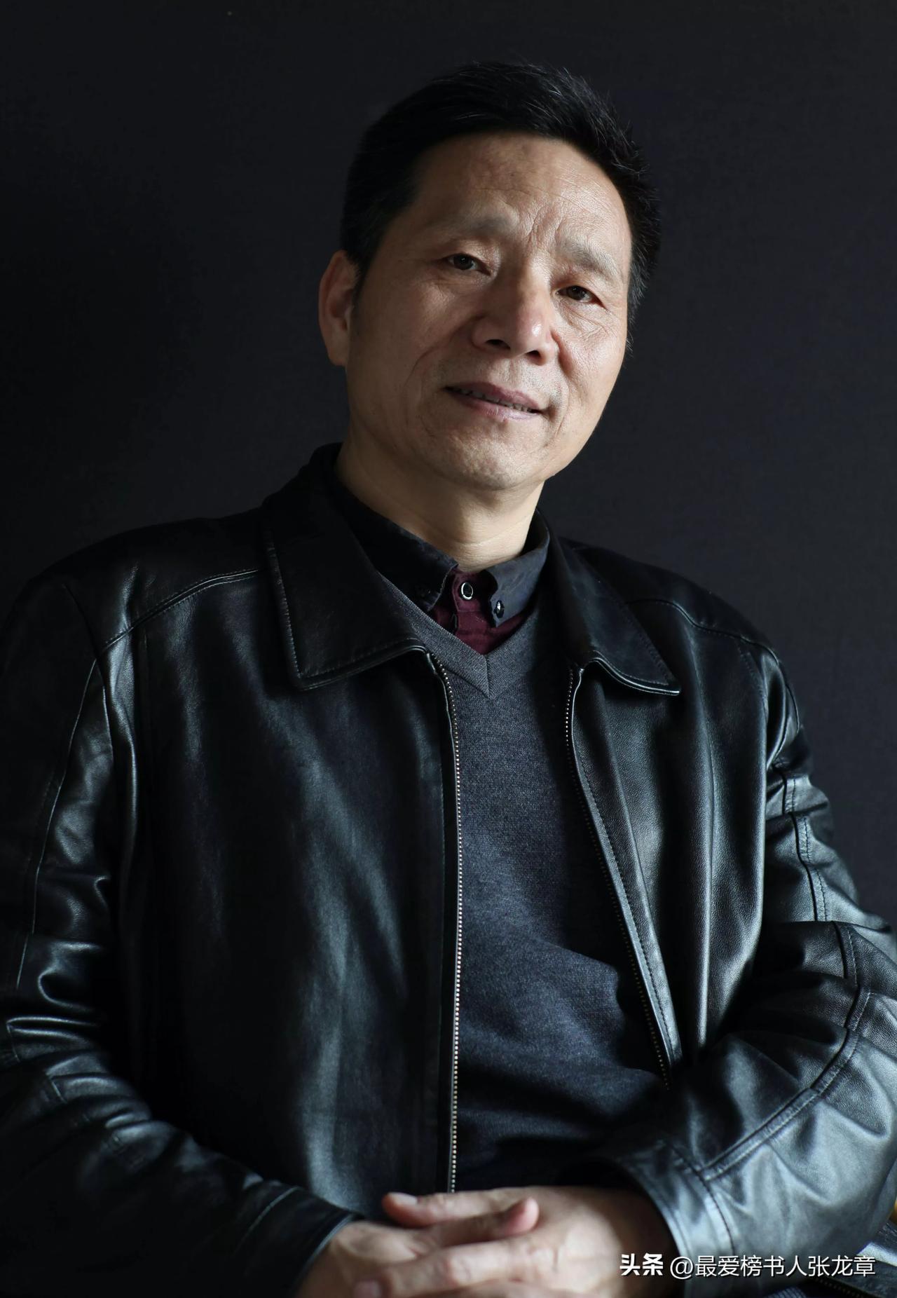 张龙章书法简介
张龙章  号积步堂主，陕西蓝田人。2017年参加北京师范大学第四