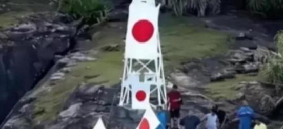 钓鱼岛那座灯塔，不是航标，是“雷标”！中日闹得再凶，这玩意儿谁碰谁炸——它不是给