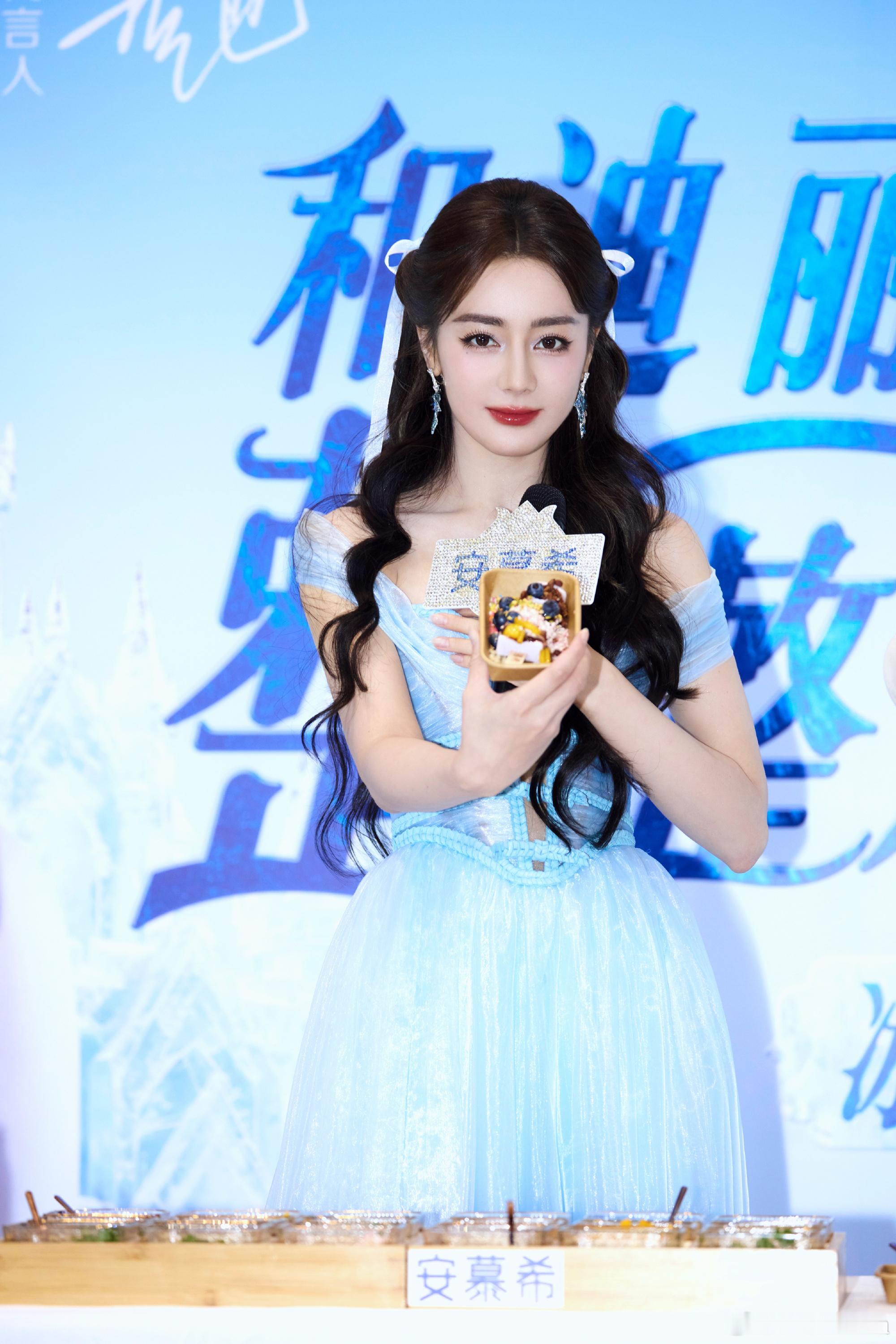 热恋的夏季明天会不会拍点安慕希大片呢期待期待 