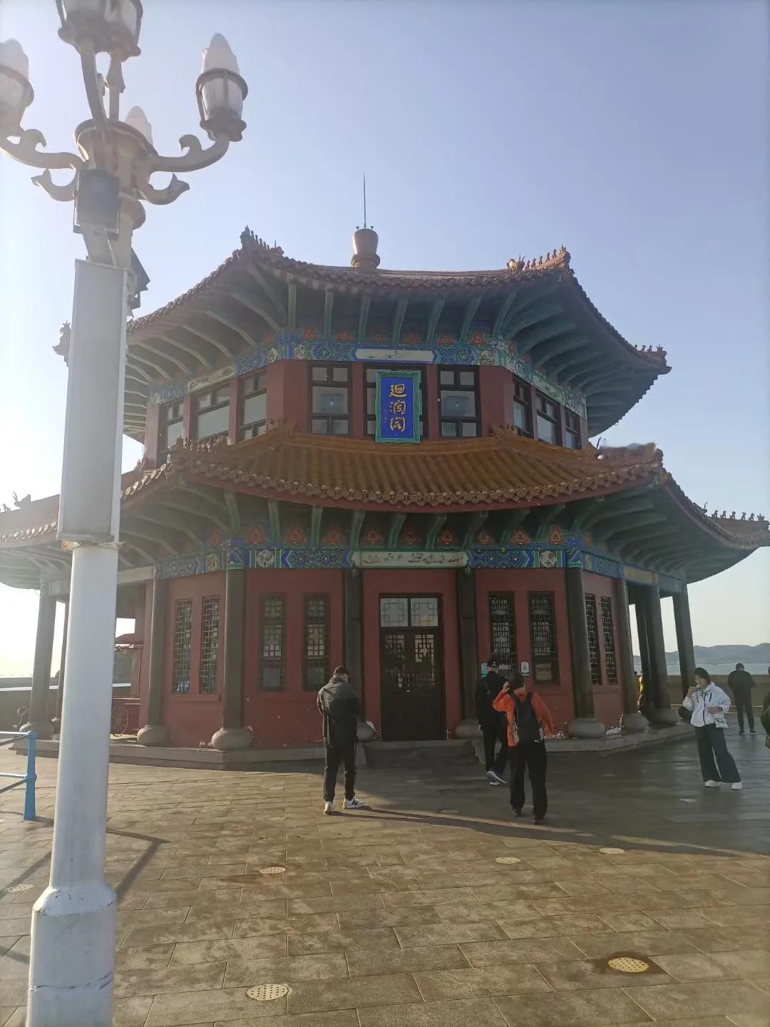 懒拾红叶倦题诗
​浅斟满饮颇费辞
​天假岁月真有限
​事出无聊更何极
​金风玉露