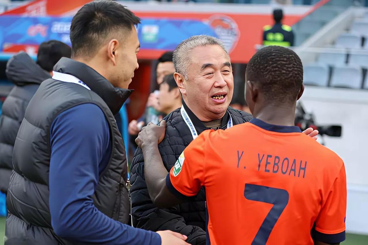 乔总终于看到自己想要的那支球队该有的模样

盼星星盼月亮，青岛海牛的投资人、足球