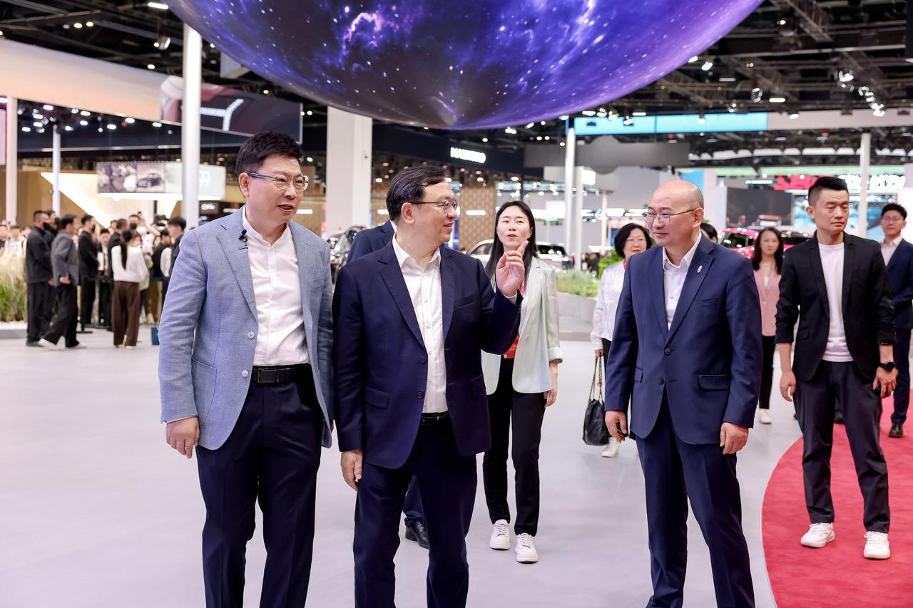 全栈安全体系成型，鸿蒙智行重新定义豪华标准
什么才是真正的豪华？鸿蒙智行在本届北