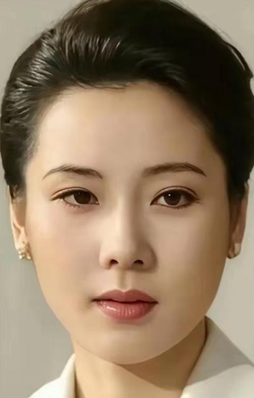87版《红楼梦》，导演王扶林一眼就刷掉何赛飞，说她身上有股邪气，这导演的眼光，简