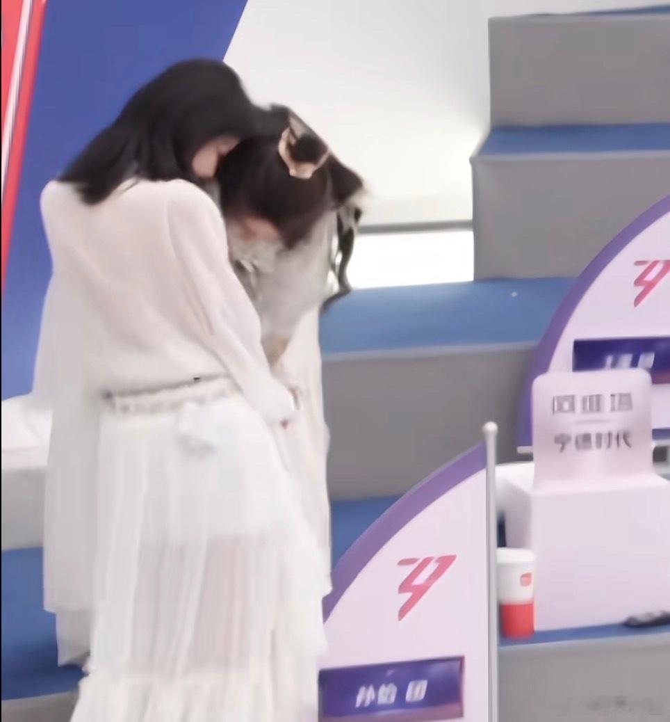 【】你们怡濛咋这么亲密 