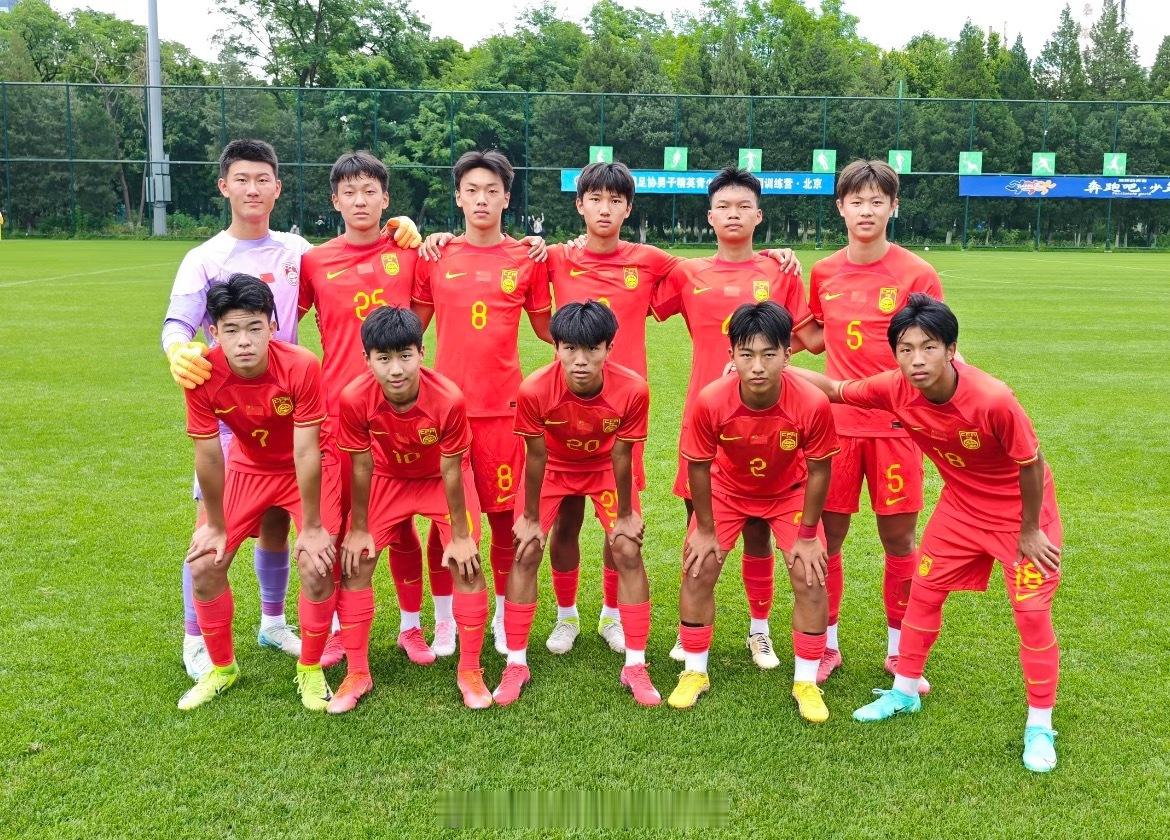中国U15国家队最新一期六月份集训照片分享，据悉与国内职业梯队进行了多场交流赛，