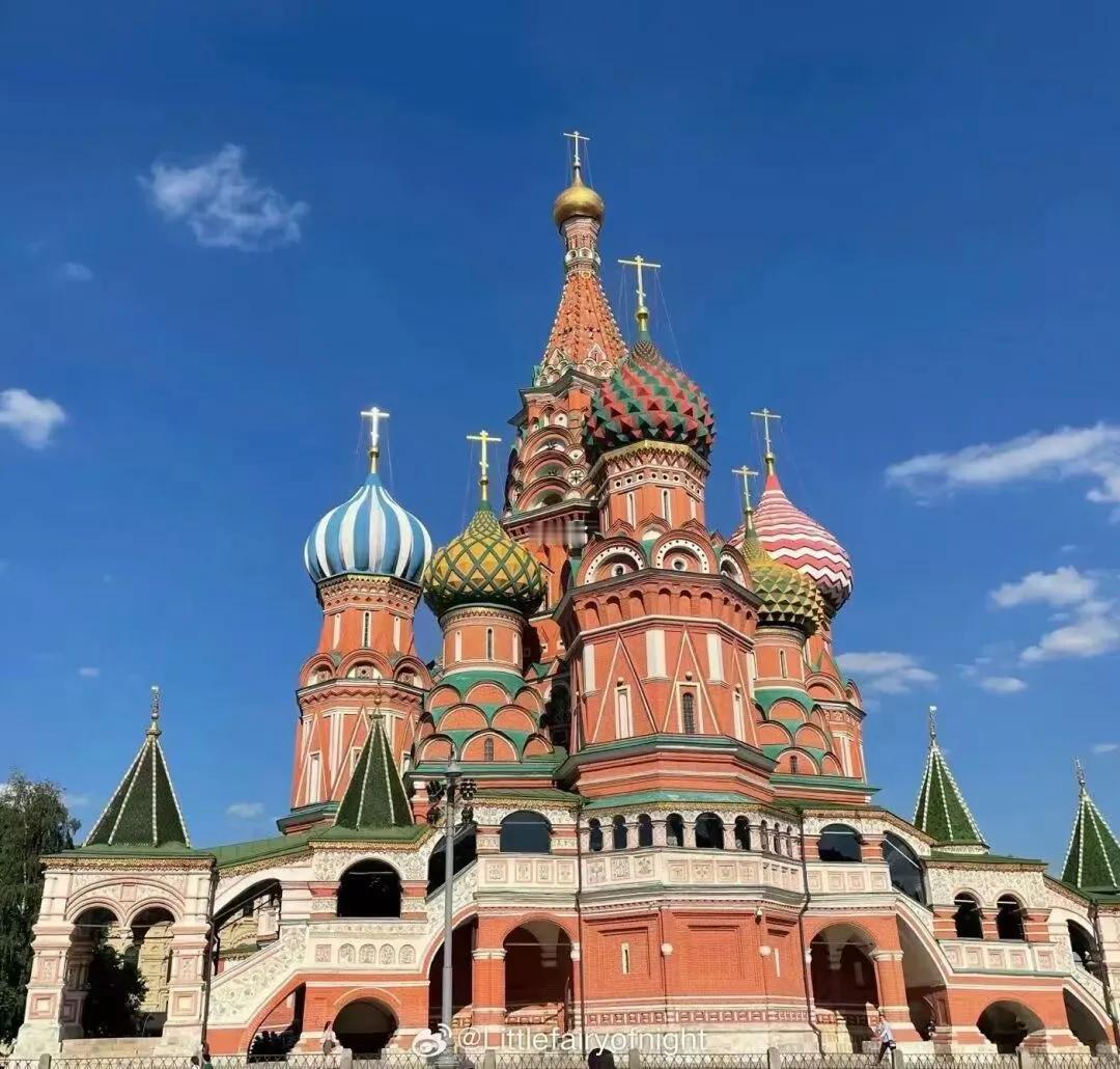 昨天下午，和几位老师聊起教师招聘的事。
有位老师说：“在民办学校工作，能按时发工