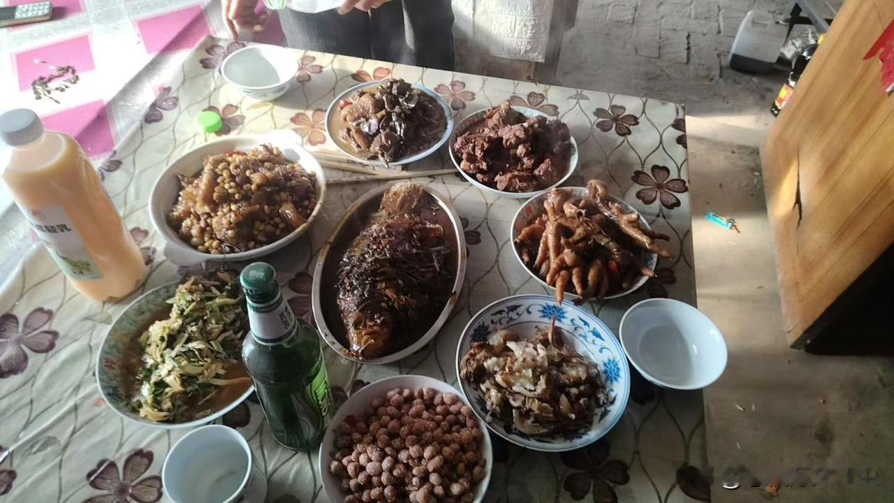 过年的美食根本吃不下去。油太大了[捂脸][大笑][呲牙][酷拽][泪奔][震惊]