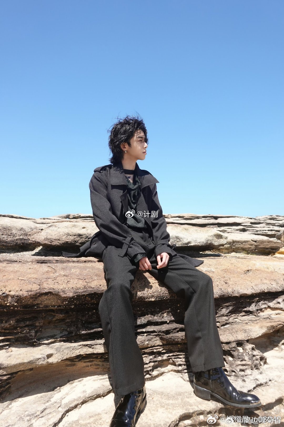 华晨宇新舞美几何美学世界 几何结构加抚仙湖的自然景观，这组合太有意思了。九组巨型