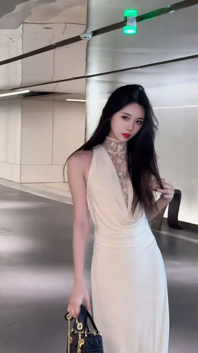 格局就是："有钱就花，没钱不花，有人爱更好，没人爱拉倒，自己爱自己就好."