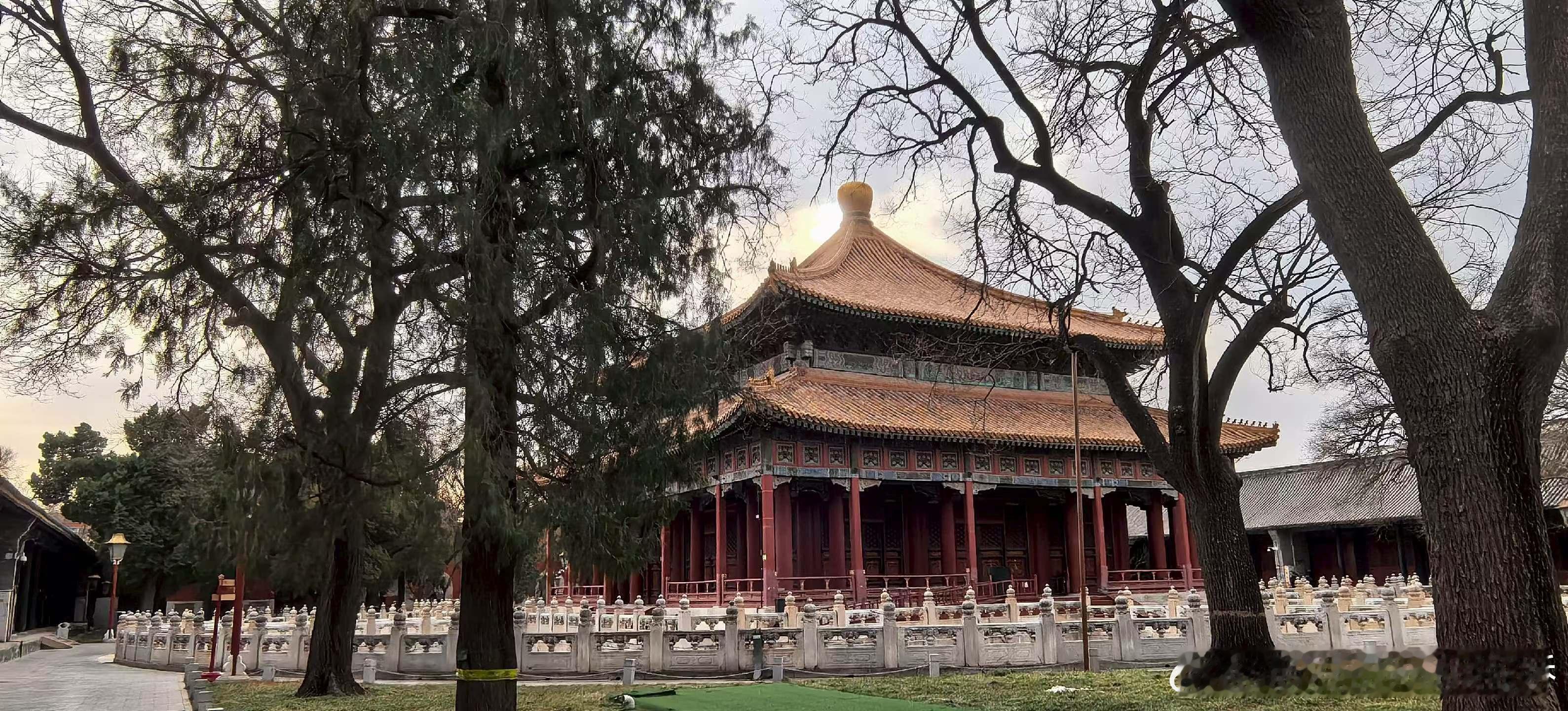 生活手记婚姻走到“不够爱”的时刻，从不是爱情的终点，而是感情褪去滤镜后的真实考验