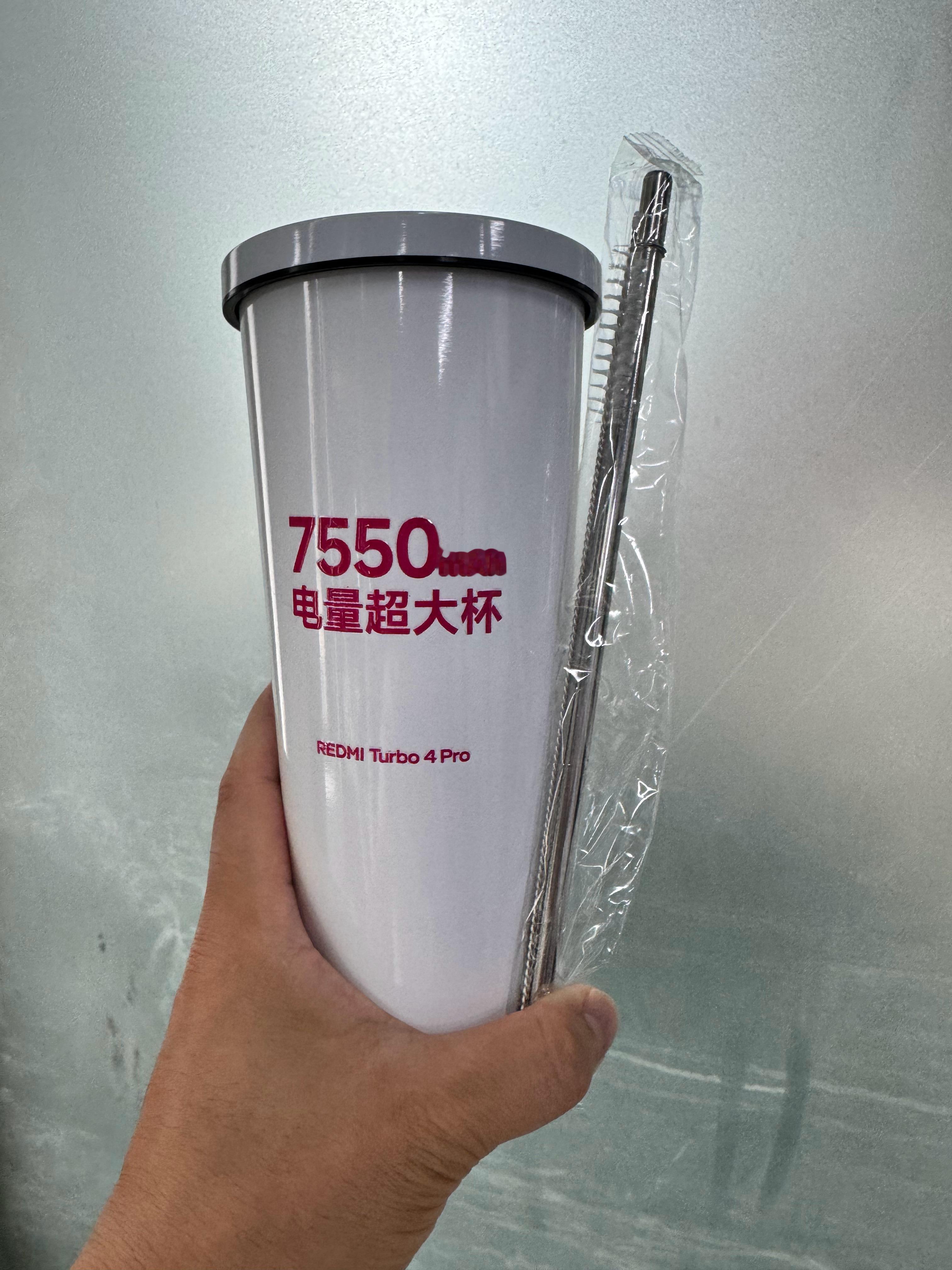 抽1个铁粉送1个REDMI 定制的不锈钢水杯，评论就行，大家记得少喝奶茶多喝水，