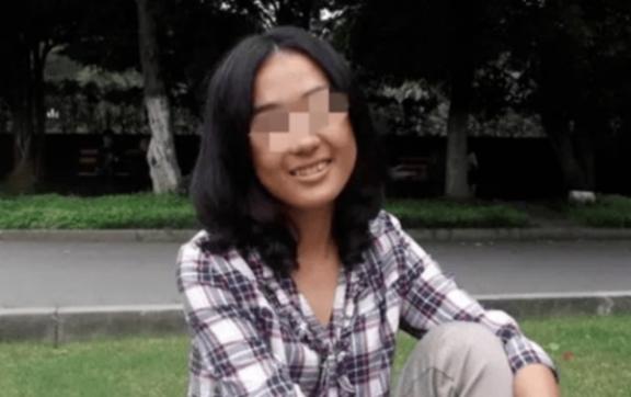 2003年，上海女子史宇芳拿着一瓶浓硫酸来到办公室，直奔一个身形曼妙的女子而去。