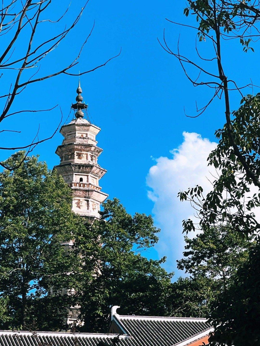 三塔之其中两塔此时此刻 20260616。周二。五月初二。冒个泡