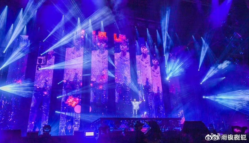 张杰鸟巢演唱会玩不过来了张杰鸟巢演唱会也太会了！快闪店、小北斗展览馆、水立方一路