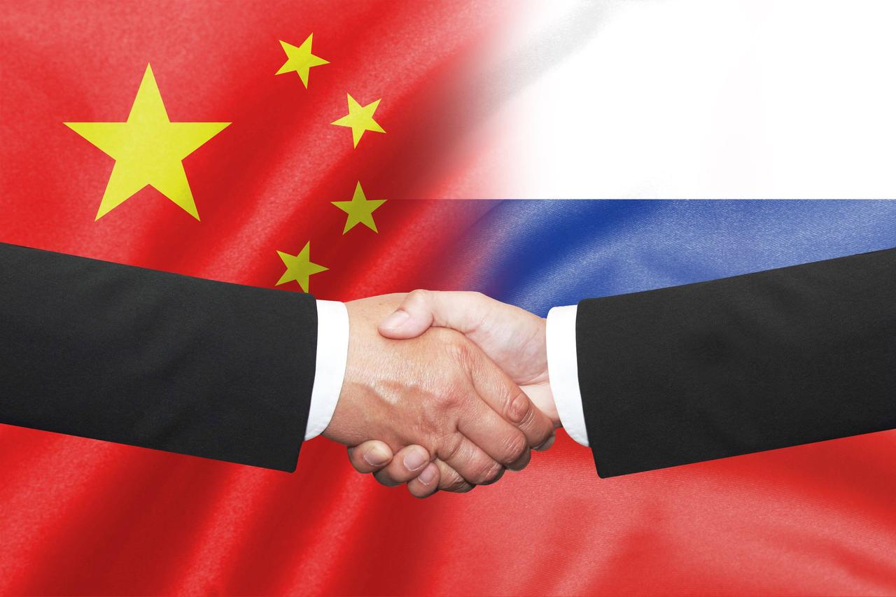 既然美国在菲律宾、日本、韩国部署导弹，那中国能不能也和俄罗斯联手，在古巴、委内瑞