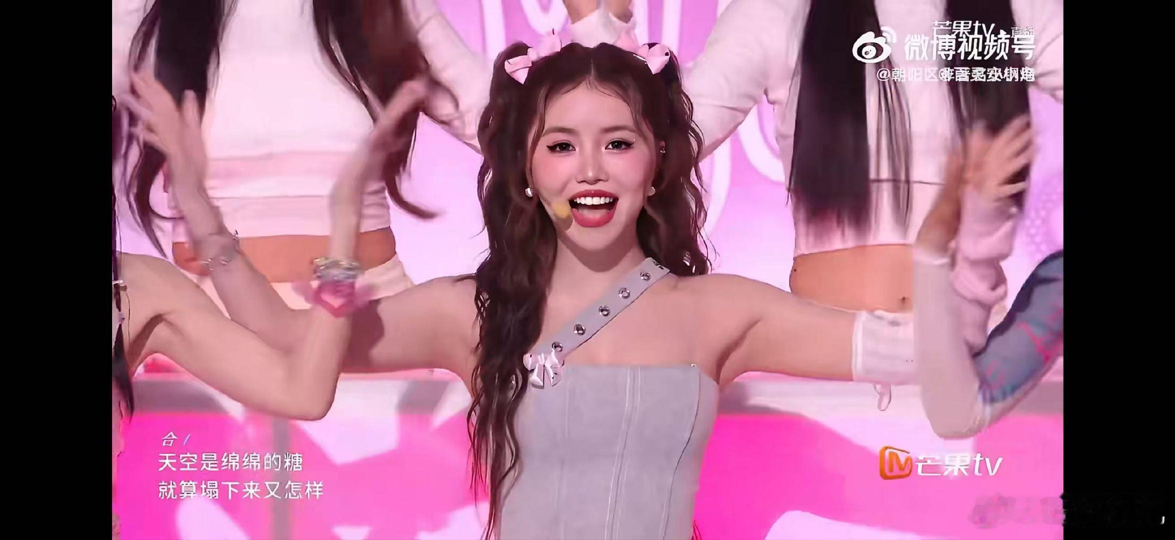 唱跳是安崎的舒适区安崎舞台梦回青你安崎往舞台上一站就是唱跳王者，这舒适感无人能及