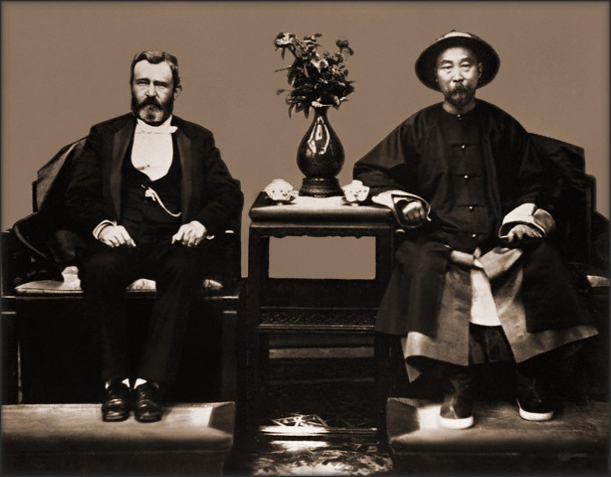 1879年，卸任美国总统格兰特访问中国，在天津跟李鸿章合影。当时中国跟日本为琉球