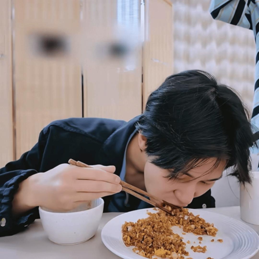 超级喜欢看张真源大口吃吃吃的