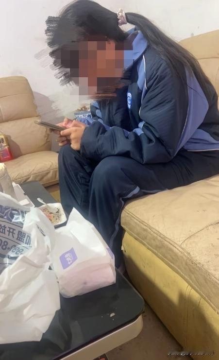 破防了！湖南，一女子不幸得宫颈癌去世，临终前，她将唯一的女儿托付给了闺蜜，还说闺