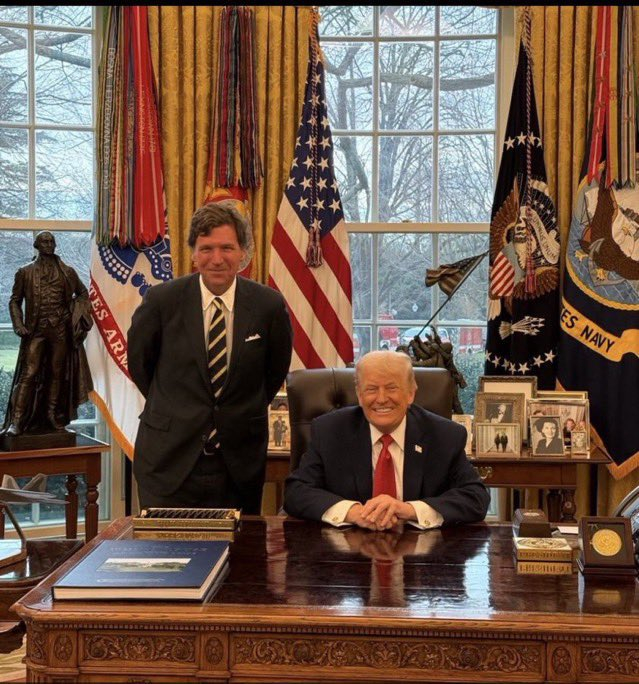 今天外网顶流大瓜：塔克，美国政坛史上最敬业的 “蒋干本干”。谁能想到，这老哥私下