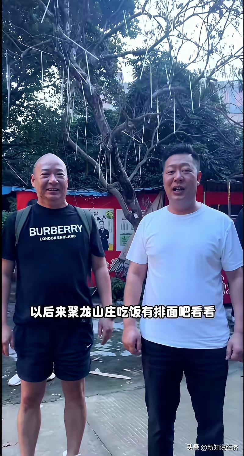 张大炮的门生，深圳六哥王奎，在喝完一瓶茅台后驾鹤西去。

作为一名退休军人，深圳