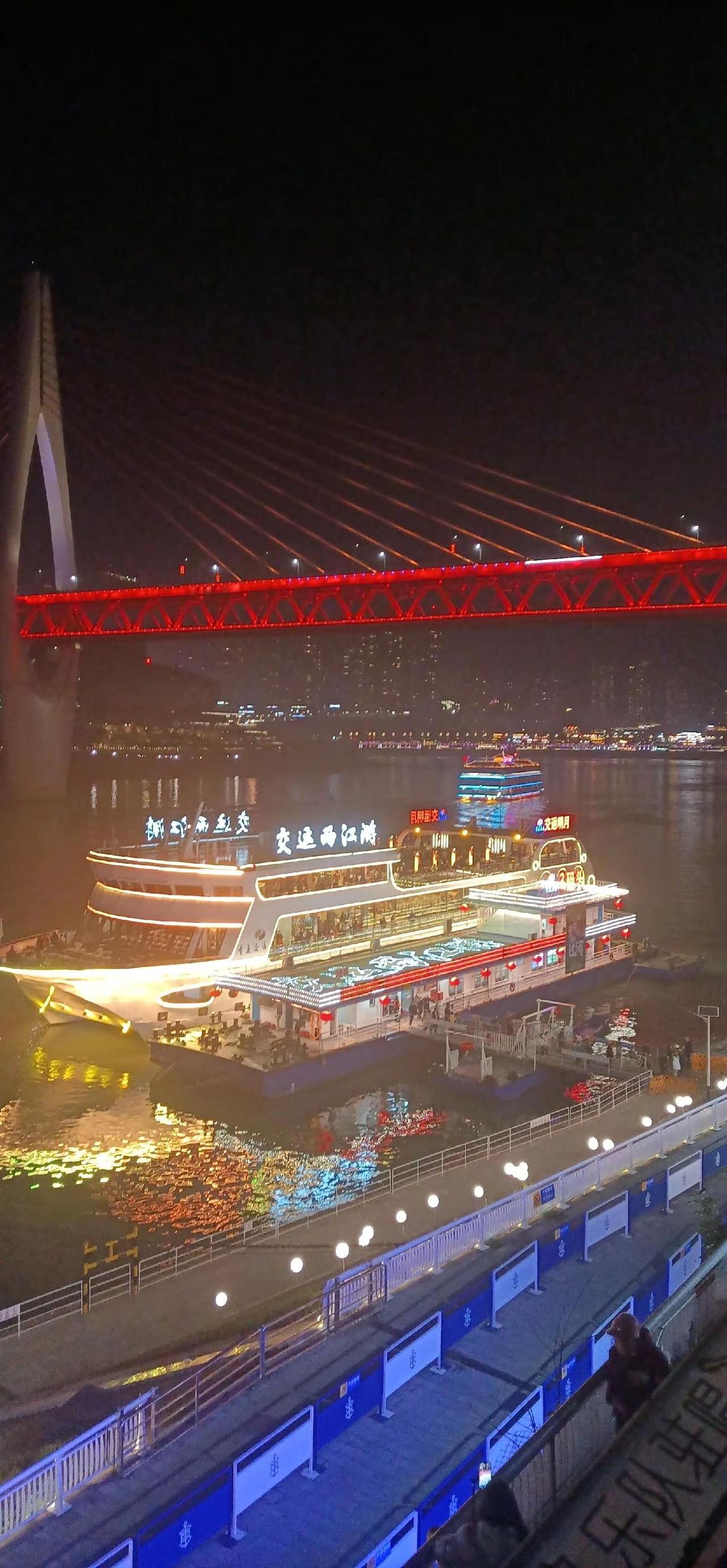 总要去趟重庆吧，去感受感受重庆的晚风