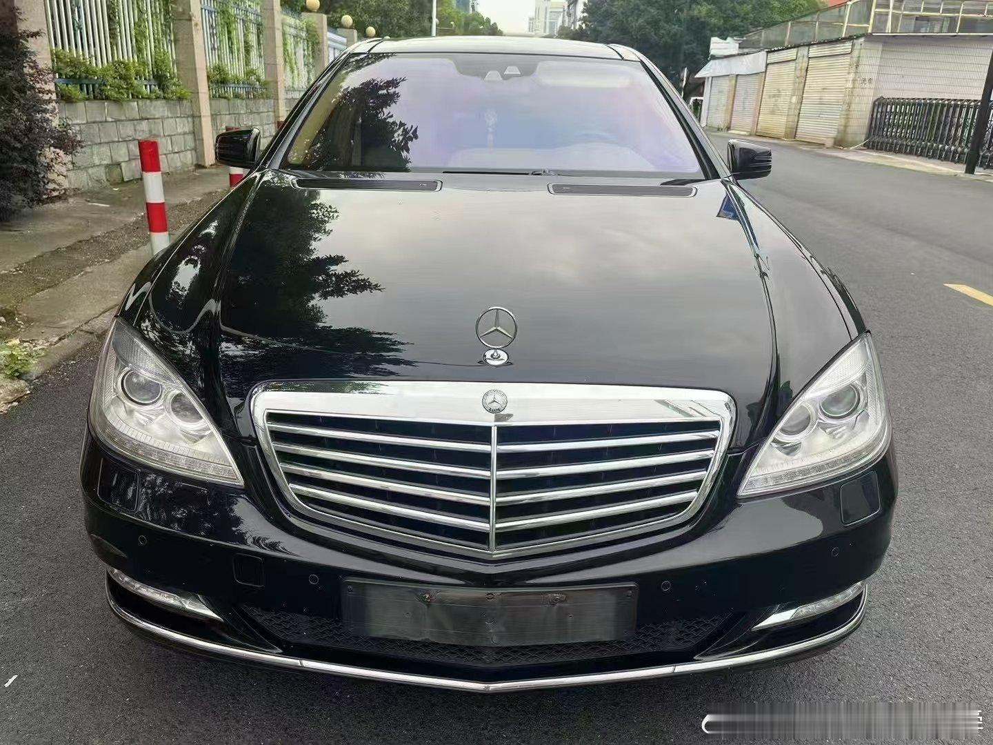奔驰S500L V8 四驱 新车落地200多、配置到顶、2013年上牌 现在只要