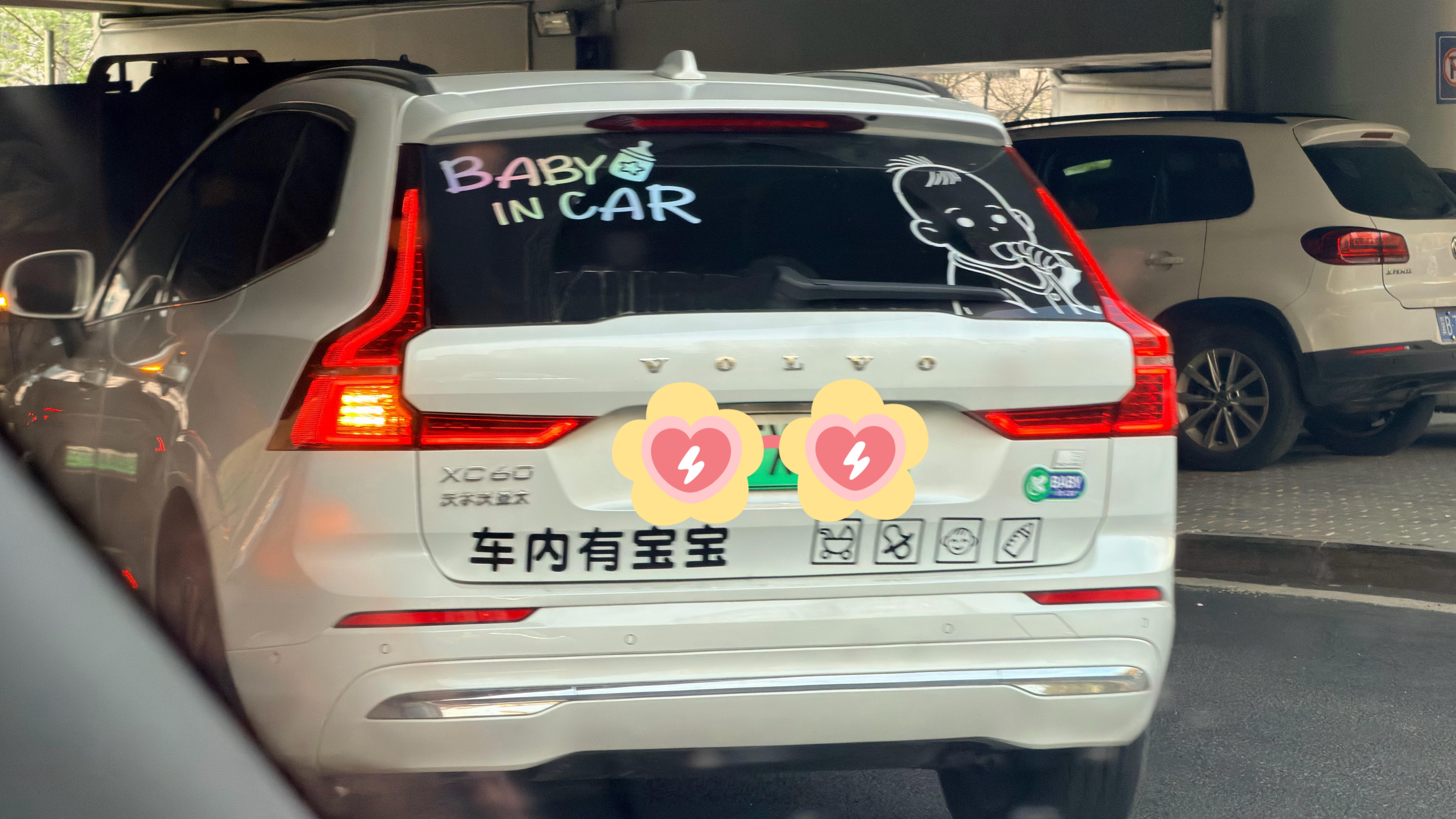 随手拍 这个车里有宝宝！但他开的很快，差点撞个宾利！