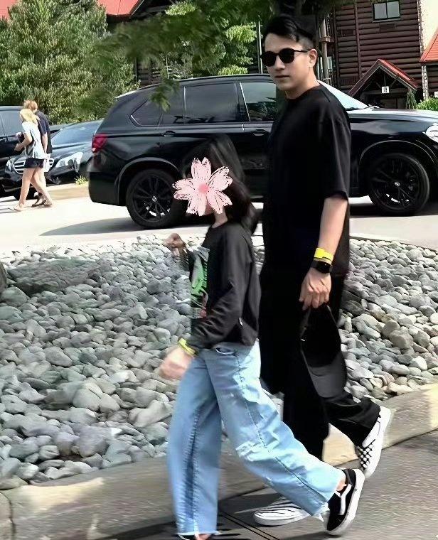 杨幂刘恺威的女儿小糯米已经长大了，这大长腿，遗传了妈妈的。 ​ ​​​