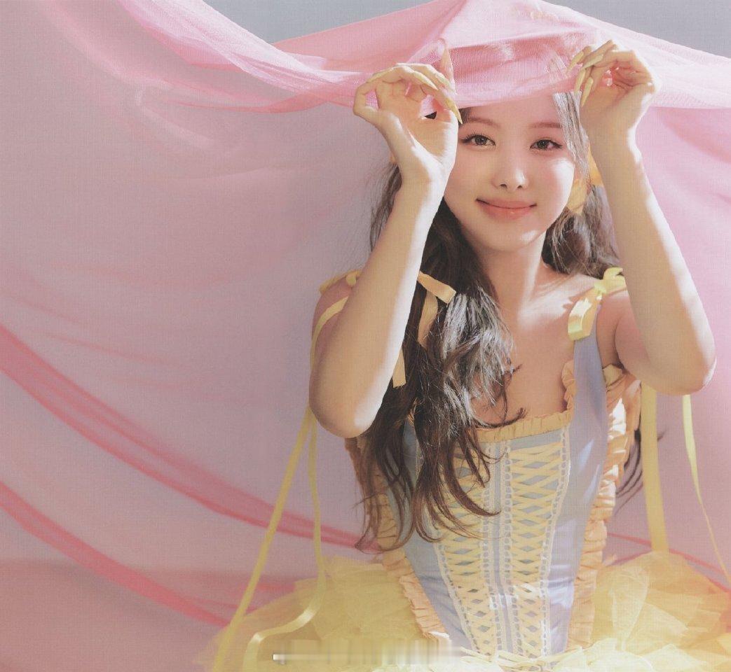 林娜琏  kpop里独一份的元气女爱豆[爱你] 