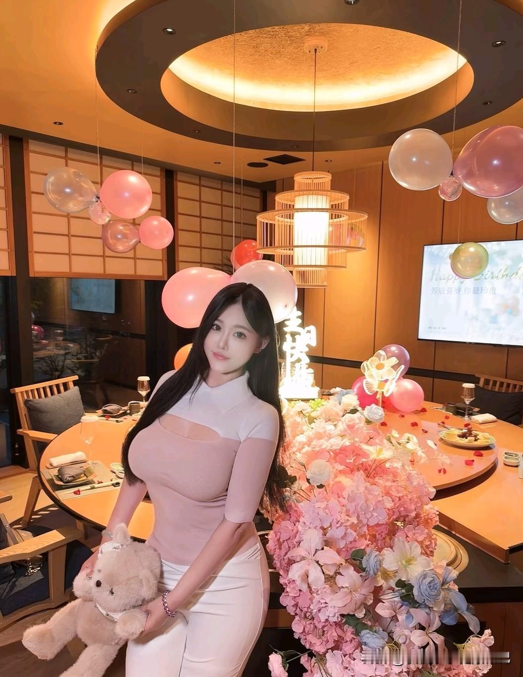 冬日生活打卡季冬日里，逛逛街，看看自己喜欢的包包，挺好的[大笑][大笑][大笑]