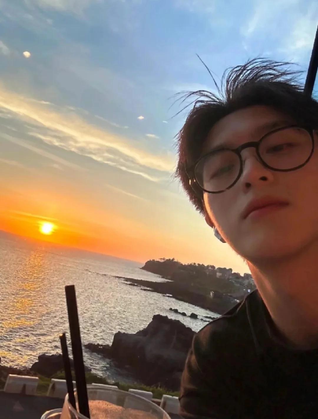 杭州 坚持发 肯定能dun到小土豆
年龄：96
身高：183/74
学历：985