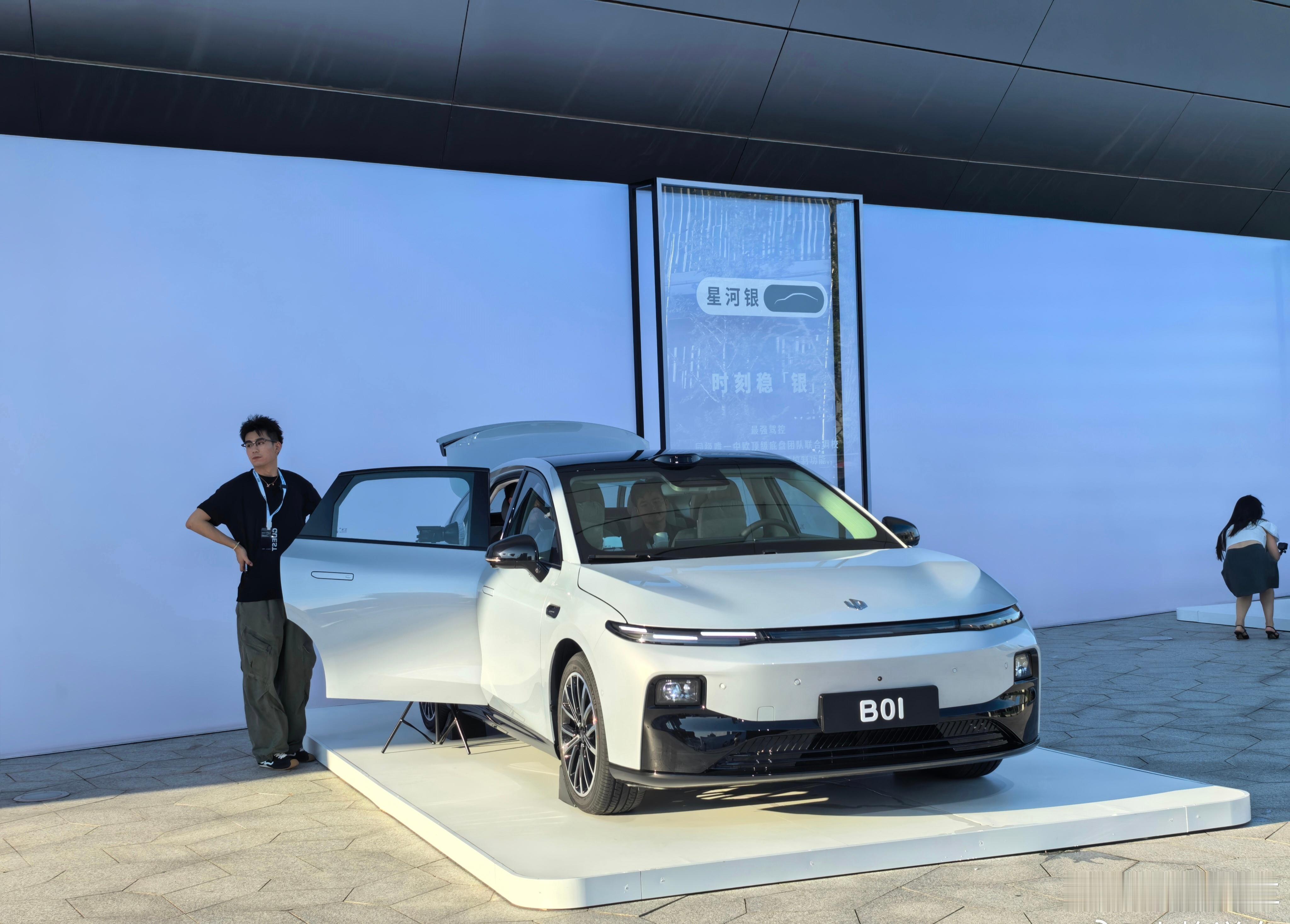 零跑年销量近60万台超额完成目标讲真，零跑2025年的表现真的让我挺意外的！年销