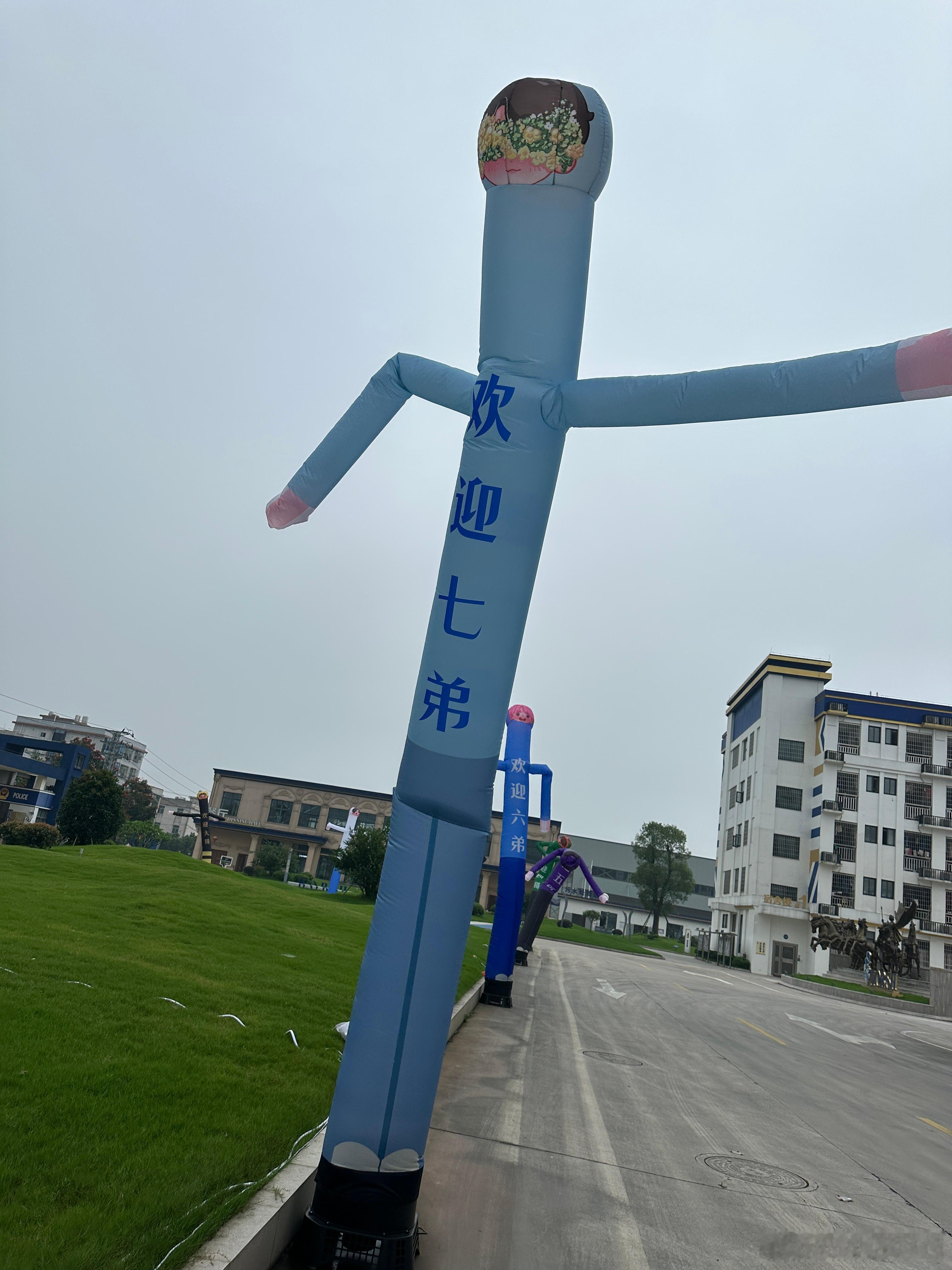 #豪士气球# 豪士这次的迎宾气球安排太出乎意料了，第一次看到这样的场景，觉得既新